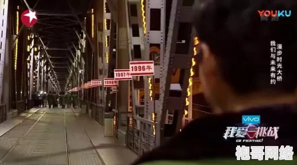 女生去笑刑体验店：一场关于情感释放与心理挑战的独特体验，探讨现代社会中女性对压力和快乐的不同理解