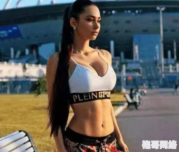 性感美女脱内衣内裤亲热，真是让人目不转睛，画面太美了！