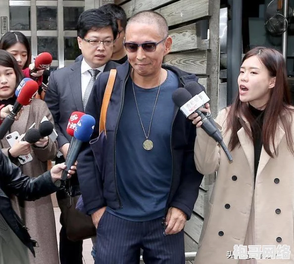 拍床戏被肉h高h惊爆内幕：女主角竟因紧张失误导致现场气氛尴尬导演无奈调侃引发全场大笑